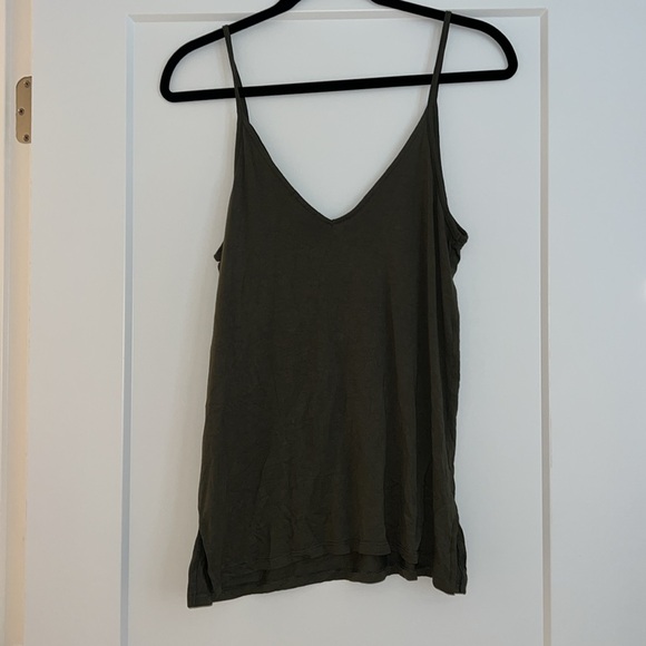 BUNDLE! Three Old Navy Tank Tops - Picture 6 of 10
